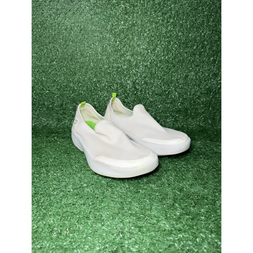 OOFOS Womens Size 7 Oomg eeZee Low Shoes White Loafers Recovery Slip On Sneakers - Picture 2 of 9